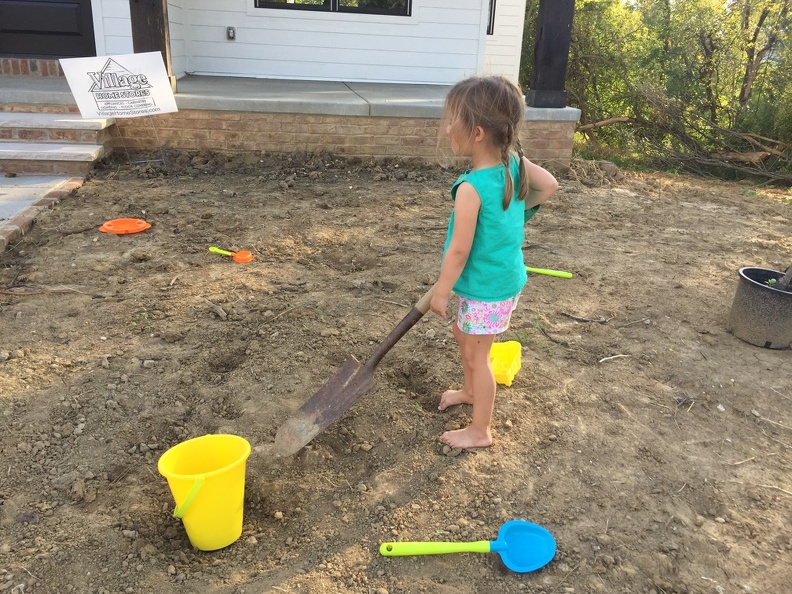 Playing in the dirt at Kelli_s House5.JPG